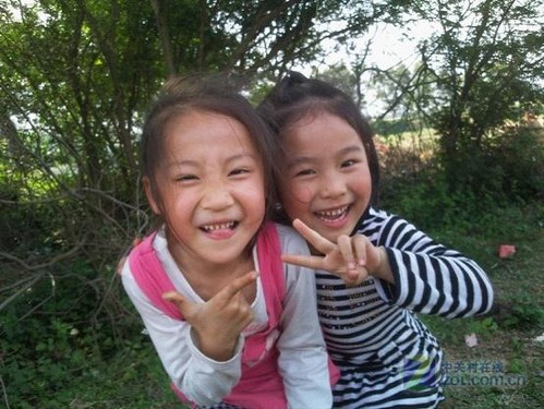 Taking photos with mobile phones: taking stock of the skills of taking photos with mobile phones