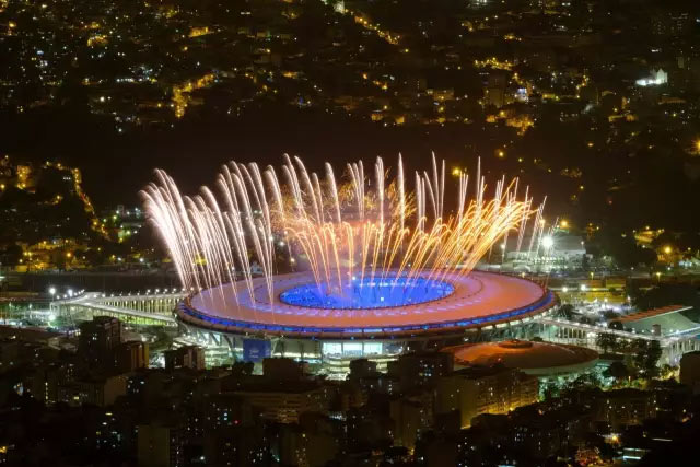 ▲ During the rehearsal of the opening ceremony of the Olympic Games, fireworks were shining over the Maracana Stadium.