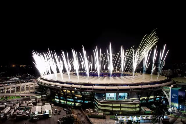 ▲ During the rehearsal of the opening ceremony of the Olympic Games, fireworks were shining over the Maracana Stadium.